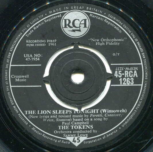 The Tokens - The Lion Sleeps Tonight (Wimoweh) (7", Single)