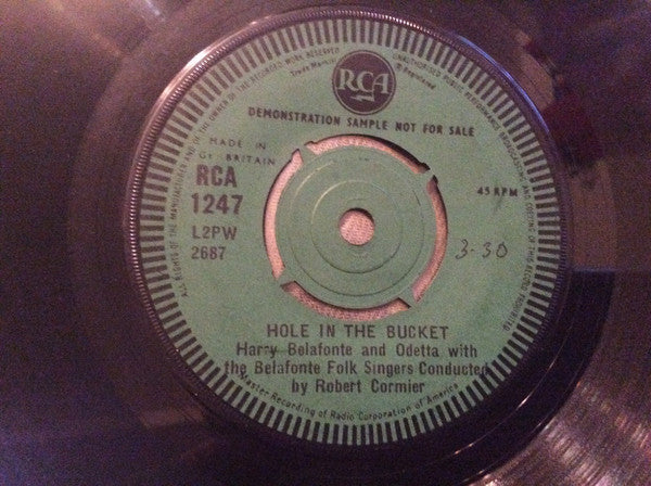 Harry Belafonte And Odetta - Hole In The Bucket (7", Single)