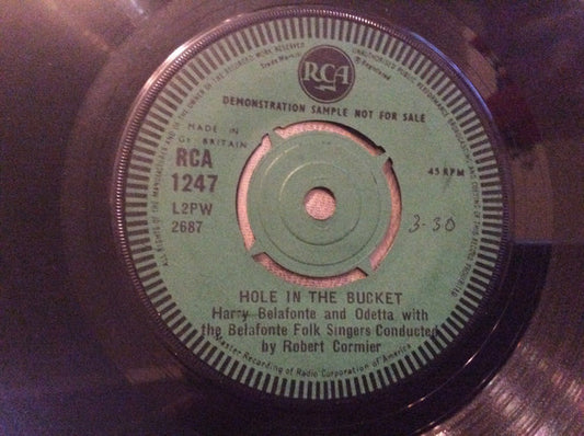 Harry Belafonte And Odetta - Hole In The Bucket (7", Single)